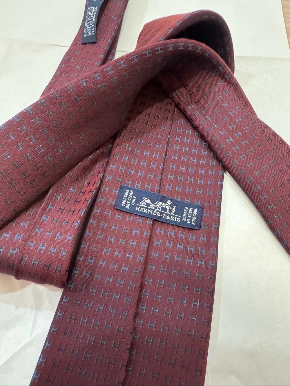 Hermes Faconnee H Bicolore tie w/ box